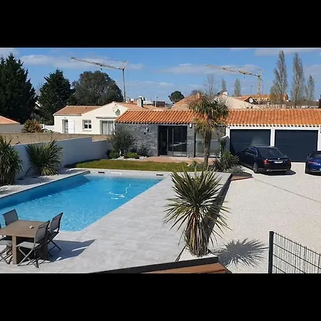 Piscine A 10 Min De La Mer Et Des Plages